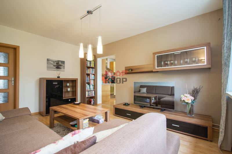 Pozrite si PRÍJEMNÝ 2i byt so ZARIDENÍM, LODŽIOU a KLIMATIZÁCIOU