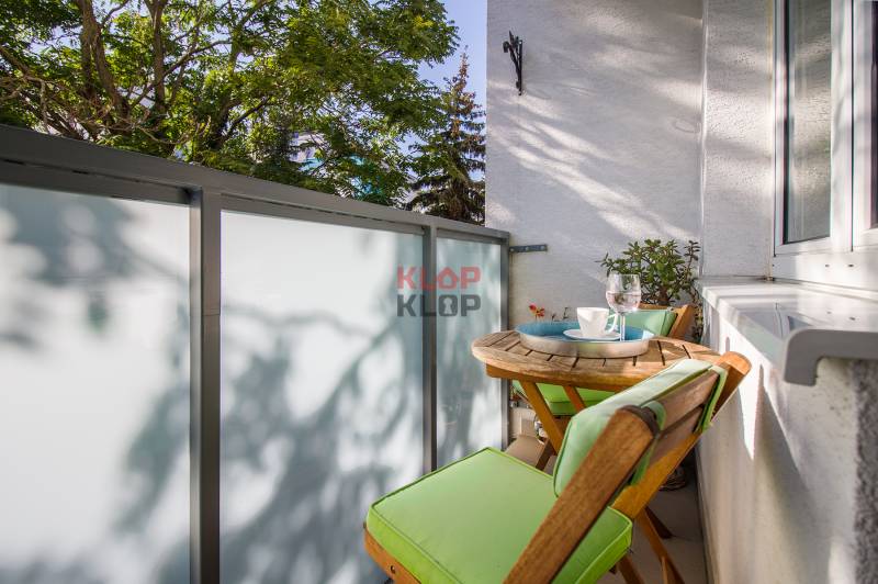 Pozrite si PRÍJEMNÝ 2i byt so ZARIDENÍM, LODŽIOU a KLIMATIZÁCIOU