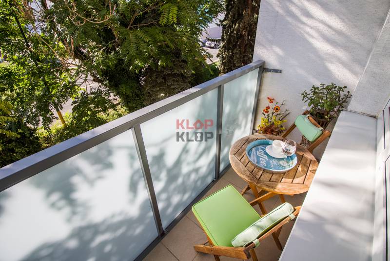 Pozrite si PRÍJEMNÝ 2i byt so ZARIADENÍM, LODŽIOU a KLIMATIZÁCIOU