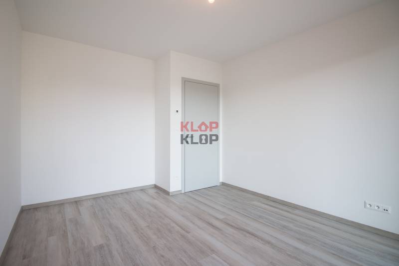 Pozrite si NADŠTANDARDNÝ 2i byt s VEĽKOU ZASKLENOU LODŽIOU v ZWIRN 3