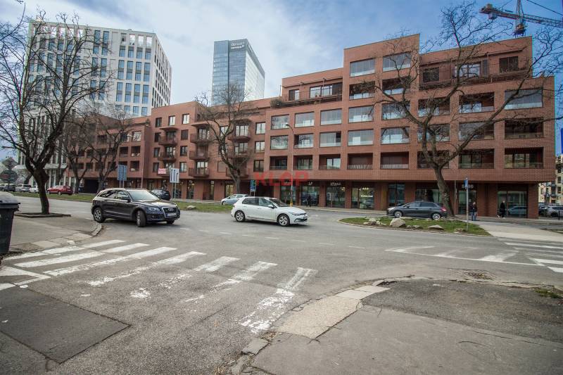 Pozrite si NADŠTANDARDNÝ 2i byt s VEĽKOU ZASKLENOU LODŽIOU v ZWIRN 3