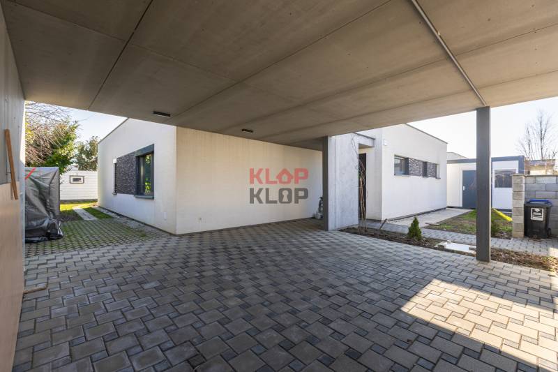 predaj rodinný dom novostavba bungalov rovinka realitná kancelária klop klop klopklop