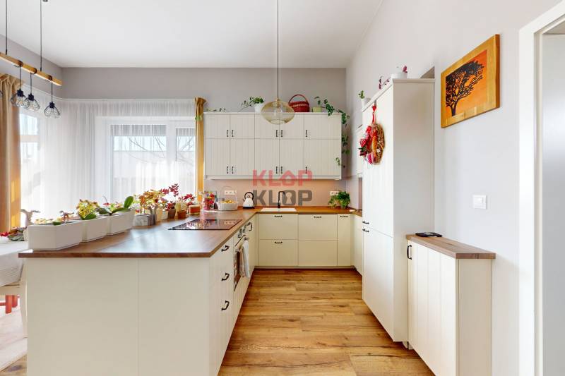 predaj rodinný dom novostavba bungalov rovinka realitná kancelária klop klop klopklop