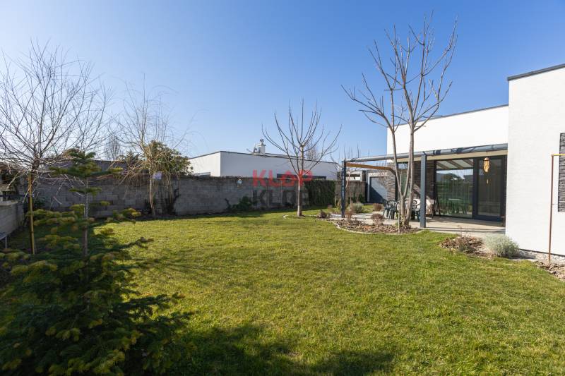 predaj rodinný dom novostavba bungalov rovinka realitná kancelária klop klop klopklop