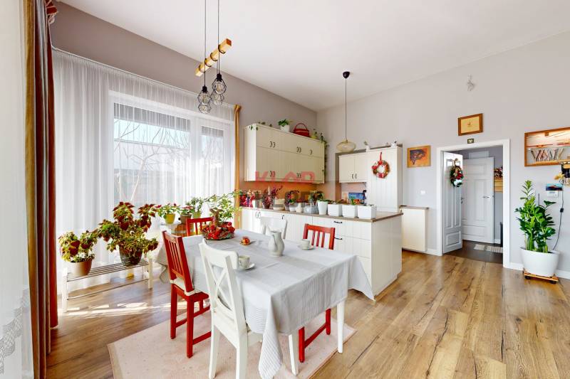 apredaj rodinný dom novostavba bungalov rovinka realitná kancelária klop klop klopklop