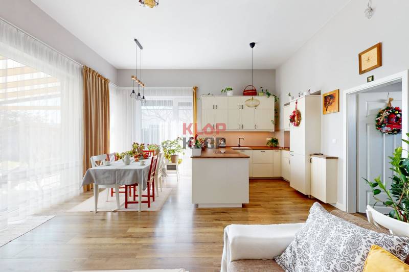 predaj rodinný dom novostavba bungalov rovinka realitná kancelária klop klop klopklop