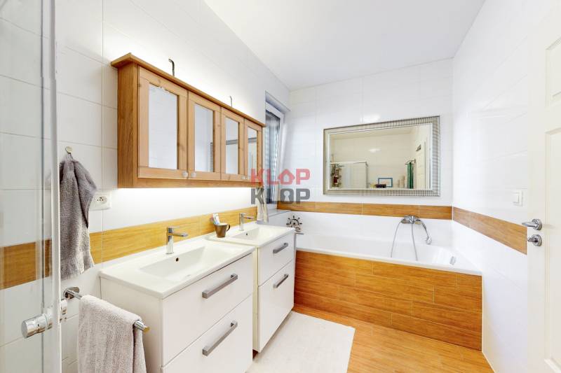 predaj rodinný dom novostavba bungalov rovinka realitná kancelária klop klop klopklop