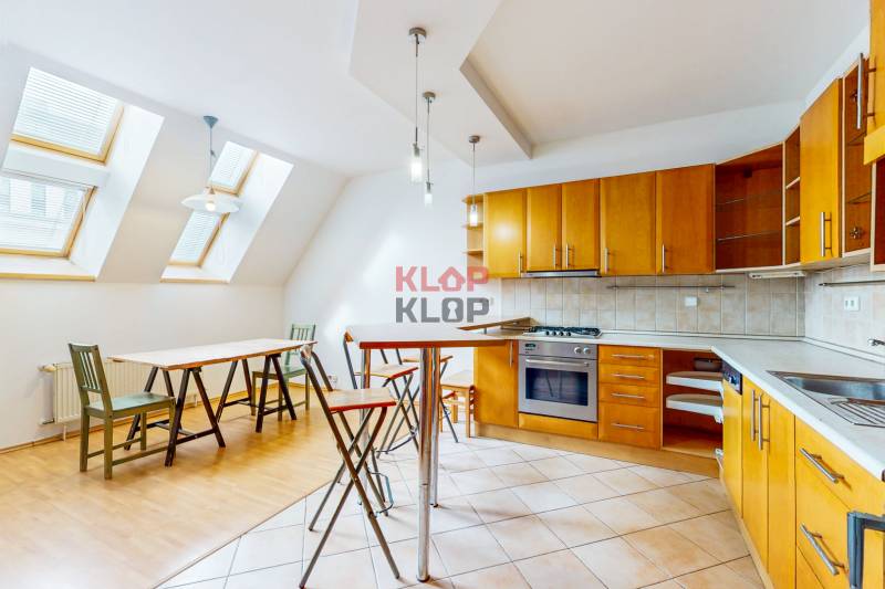 predaj 5 izbový byt mezonet loft klemensova terasa bratislava staré mesto investícia realitná kancelária klopklop klop klop