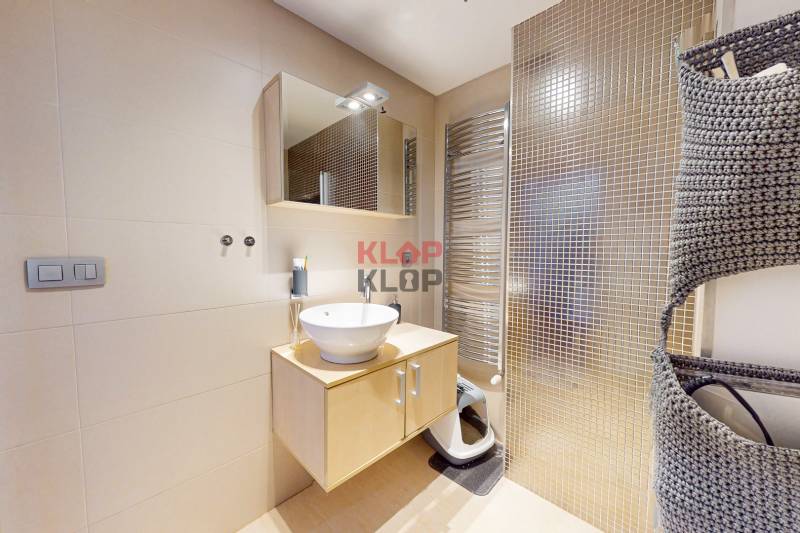 predaj 2 izbový byt bratislava rača cyprichová rekonštrukcia tichý loggia balkón realitná kancelária klopklop klop klop