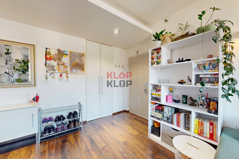 predaj 2 izbový byt bratislava rača cyprichová rekonštrukcia tichý loggia balkón realitná kancelária klopklop klop klop