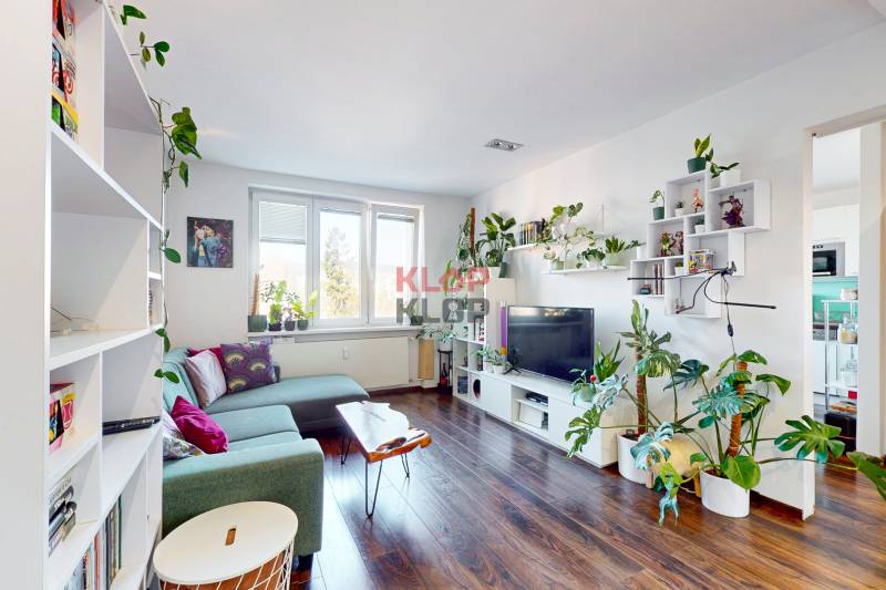 predaj 2 izbový byt bratislava rača cyprichová rekonštrukcia tichý loggia balkón realitná kancelária klopklop klop klop