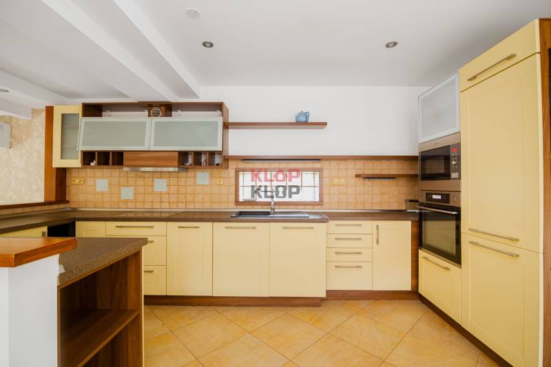 predaj rodinný dom novostavba blatné garáž sauna fitness vináreň veľký pozemok realitná kancelária klopklop klop klop