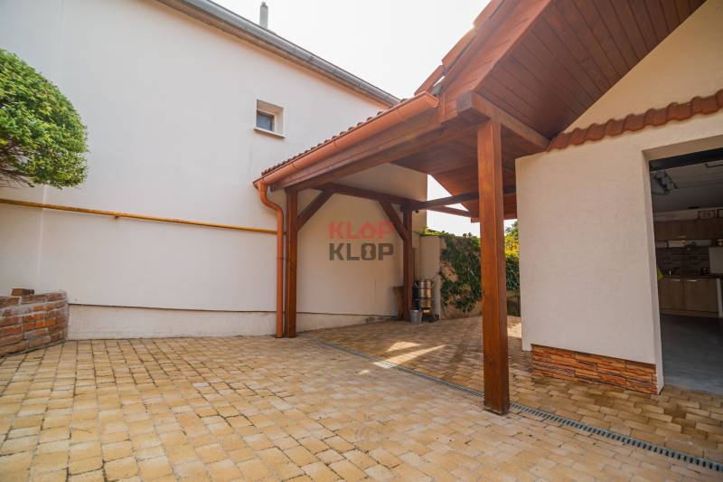 predaj rodinný dom novostavba blatné garáž sauna fitness vináreň veľký pozemok realitná kancelária klopklop klop klop