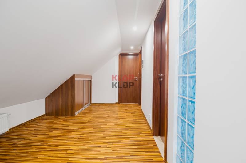 predaj rodinný dom novostavba blatné garáž sauna fitness vináreň veľký pozemok realitná kancelária klopklop klop klop