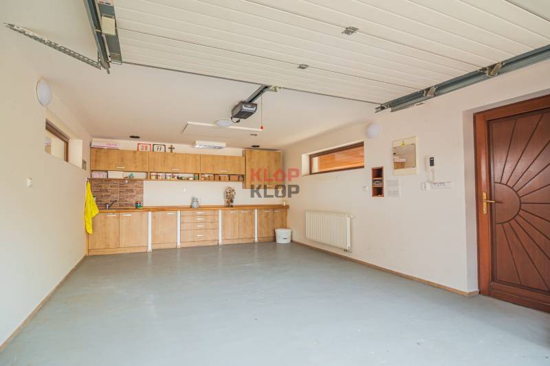 predaj rodinný dom novostavba blatné garáž sauna fitness vináreň veľký pozemok realitná kancelária klopklop klop klop