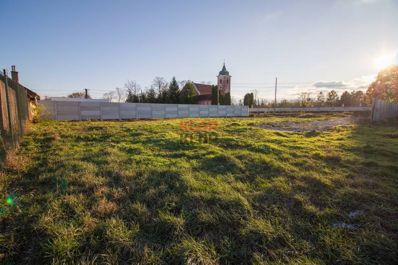 Pozrite si SKVELÝ stavebný pozemok s IS, POVOLENÍM na 2 RD 