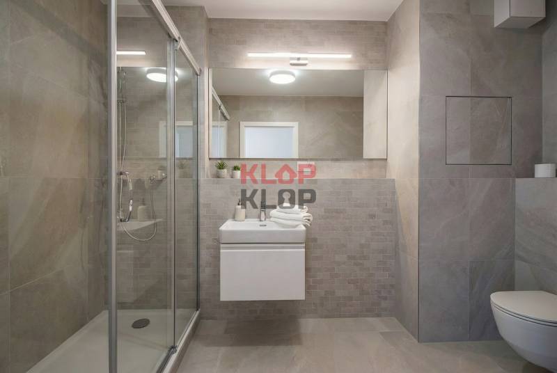 Pozrite si NADŠTANDARDNÝ 2i byt s VEĽKOU ZASKLENOU LODŽIOU v ZWIRN 3