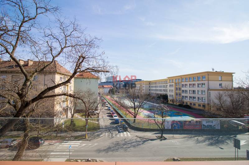 Pozrite si NADŠTANDARDNÝ 2i byt s VEĽKOU ZASKLENOU LODŽIOU v ZWIRN 3