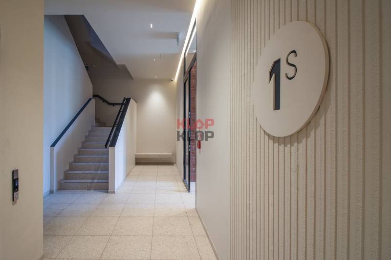 Pozrite si NADŠTANDARDNÝ 2i byt s VEĽKOU ZASKLENOU LODŽIOU v ZWIRN 3