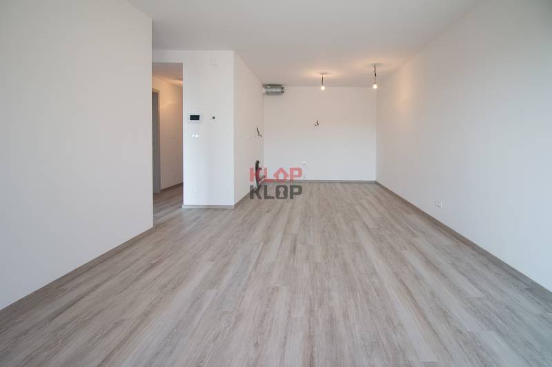 Pozrite si NADŠTANDARDNÝ 2i byt s VEĽKOU ZASKLENOU LODŽIOU v ZWIRN 3