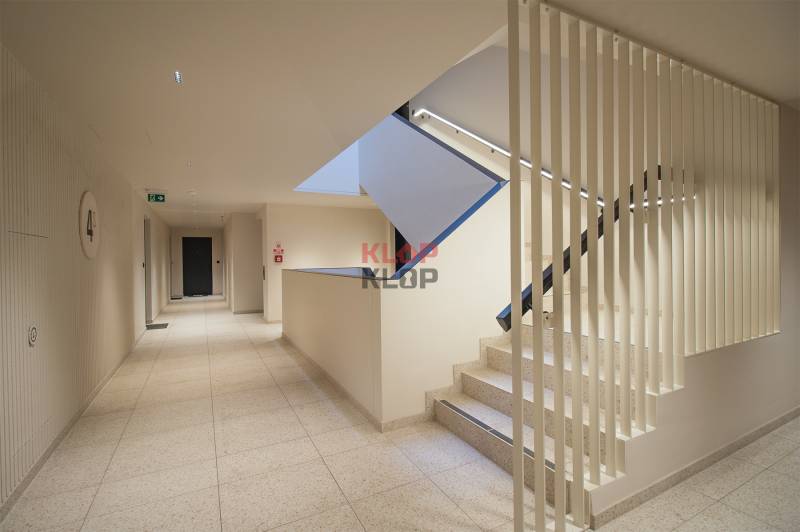 Pozrite si NADŠTANDARDNÝ 2i byt s VEĽKOU ZASKLENOU LODŽIOU v ZWIRN 3