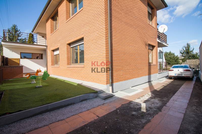 Pozrite si JEDINEČNÝ, VEĽKÝ 3i byt s 2x LODŽIOU, KRBOM a PARKOVANÍM