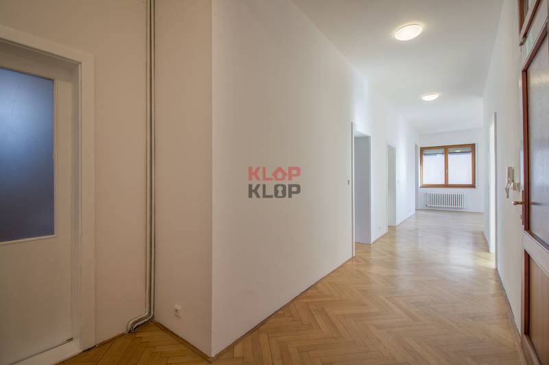 Pozrite si JEDINEČNÝ, VEĽKÝ 3i byt s 2x LODŽIOU, KRBOM a PARKOVANÍM