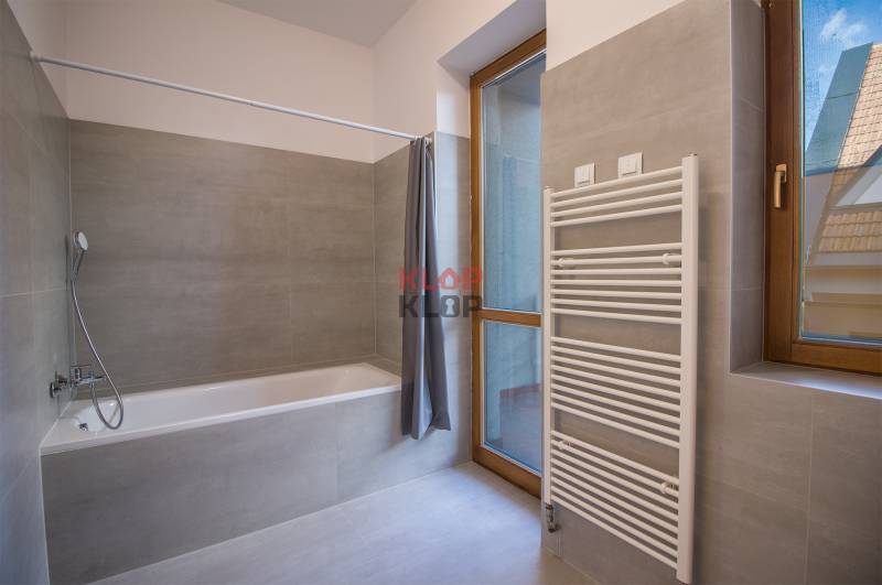 Pozrite si JEDINEČNÝ, VEĽKÝ 3i byt s 2x LODŽIOU, KRBOM a PARKOVANÍM