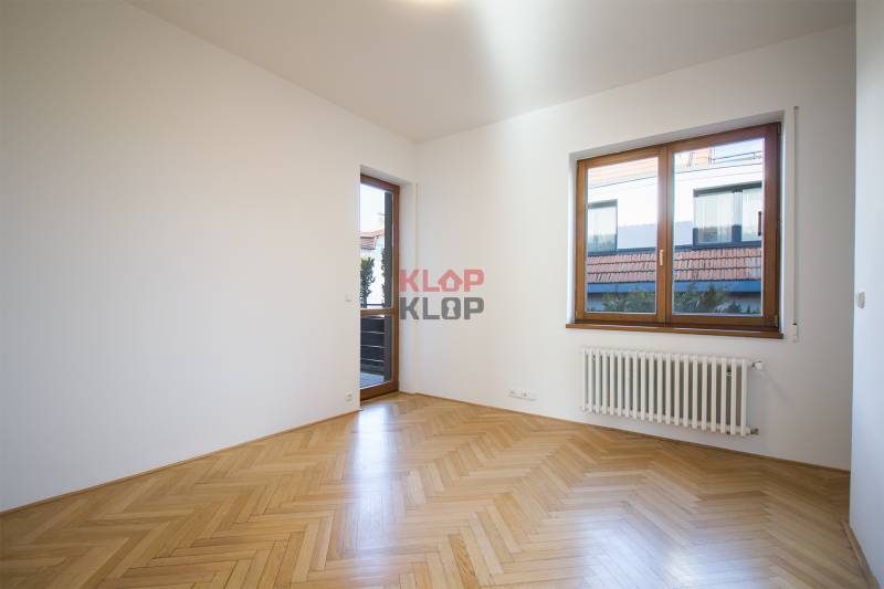 Pozrite si JEDINEČNÝ, VEĽKÝ 3i byt s 2x LODŽIOU, KRBOM a PARKOVANÍM