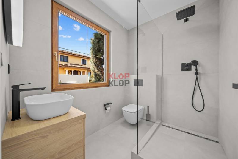 Kúpte si MODERNÝ, IDYLICKÝ 5i RD v NADŠTANDARDE s KRBOM, JAZIERKOM