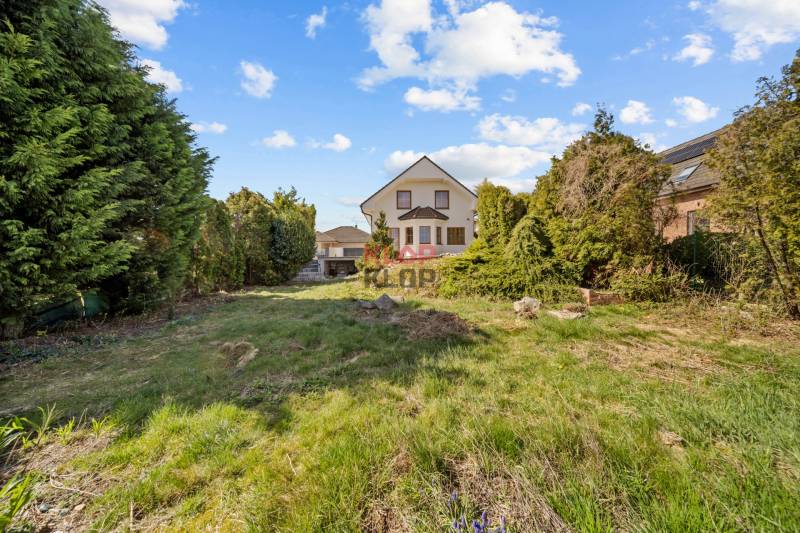 Kúpte si MODERNÝ, IDYLICKÝ 5i RD v NADŠTANDARDE s KRBOM, JAZIERKOM