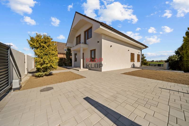 Kúpte si MODERNÝ, IDYLICKÝ 5i RD v NADŠTANDARDE s KRBOM, JAZIERKOM