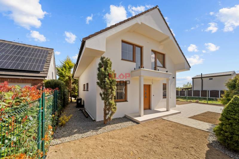 Kúpte si MODERNÝ, IDYLICKÝ 5i RD v NADŠTANDARDE s KRBOM, JAZIERKOM