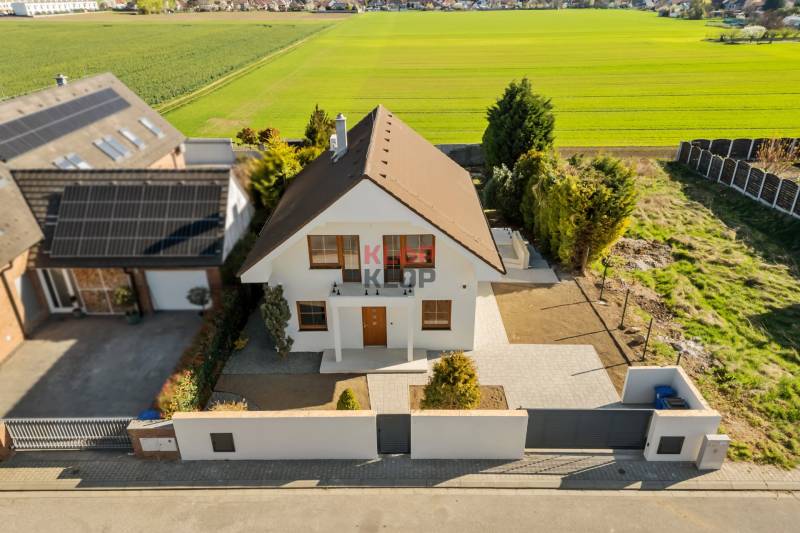 Kúpte si MODERNÝ, IDYLICKÝ 5i RD v NADŠTANDARDE s KRBOM, JAZIERKOM