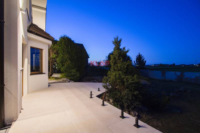 Kúpte si MODERNÝ, IDYLICKÝ 5i RD v NADŠTANDARDE s KRBOM, JAZIERKOM