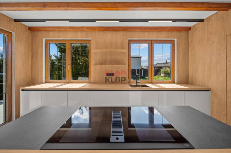 Kúpte si MODERNÝ, IDYLICKÝ 5i RD v NADŠTANDARDE s KRBOM, JAZIERKOM