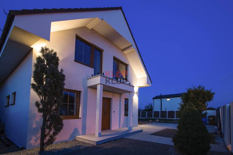 Kúpte si MODERNÝ, IDYLICKÝ 5i RD v NADŠTANDARDE s KRBOM, JAZIERKOM