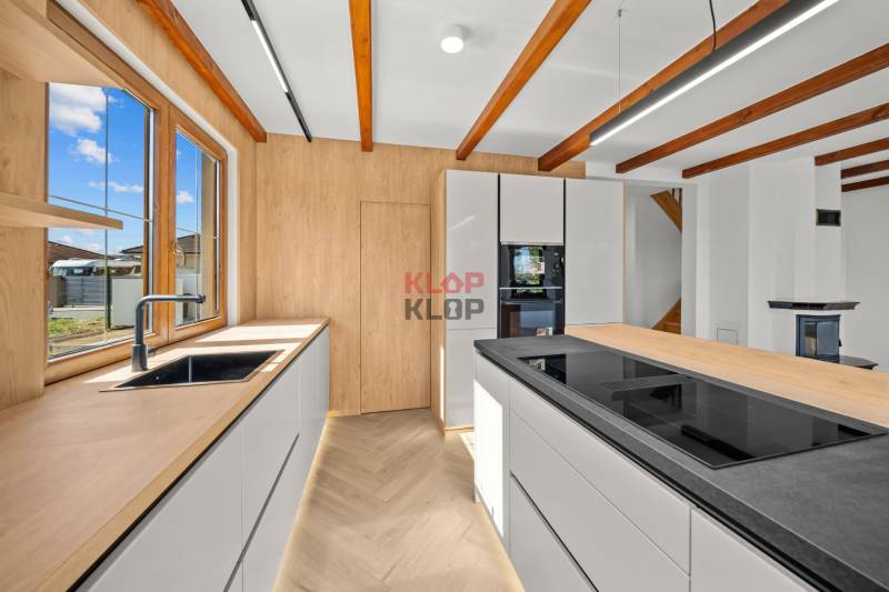 Kúpte si MODERNÝ, IDYLICKÝ 5i RD v NADŠTANDARDE s KRBOM, JAZIERKOM