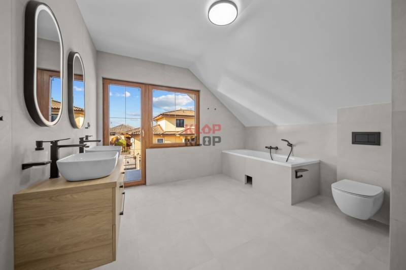 Kúpte si MODERNÝ, IDYLICKÝ 5i RD v NADŠTANDARDE s KRBOM, JAZIERKOM