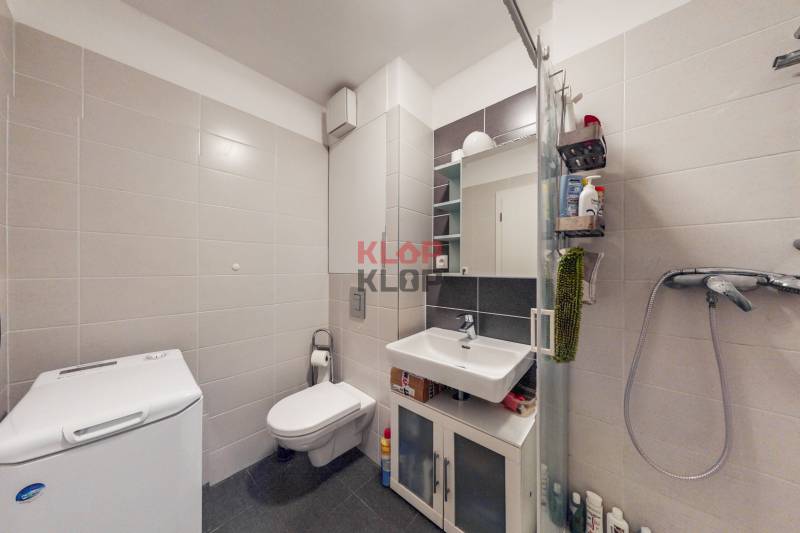 predaj 2 izbový byt novostavba bratislava petržalka muchovo námestie centrum loggia parking realitná kancelária klopklop klop klop 