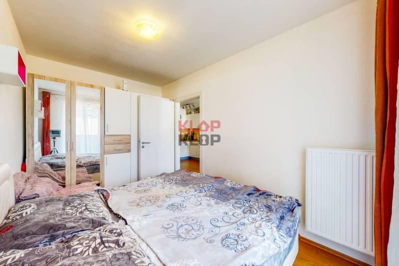 apredaj 2 izbový byt novostavba bratislava petržalka muchovo námestie centrum loggia parking realitná kancelária klopklop klop klop 