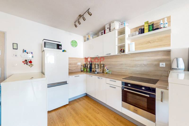 predaj 2 izbový byt novostavba bratislava petržalka muchovo námestie centrum loggia parking realitná kancelária klopklop klop klop 