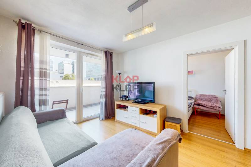 predaj 2 izbový byt novostavba bratislava petržalka muchovo námestie centrum loggia parking realitná kancelária klopklop klop klop 