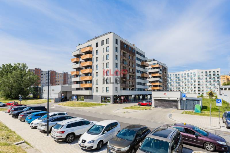 predaj 2 izbový byt terasa novostavba petržalka muchovo námestie novostavba klimatizácia parking moderný nadštandard realitná kancelária klopklop klop klop