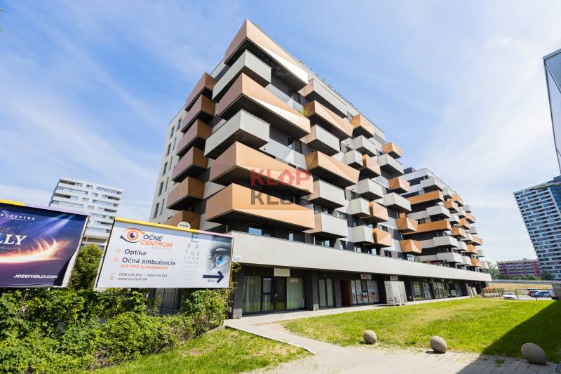 predaj 2 izbový byt terasa novostavba petržalka muchovo námestie novostavba klimatizácia parking moderný nadštandard realitná kancelária klopklop klop klop