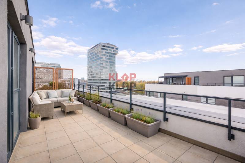 predaj 2 izbový byt terasa novostavba petržalka muchovo námestie novostavba klimatizácia parking moderný nadštandard realitná kancelária klopklop klop klop