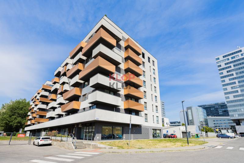 predaj 2 izbový byt terasa novostavba petržalka muchovo námestie novostavba klimatizácia parking moderný nadštandard realitná kancelária klopklop klop klop