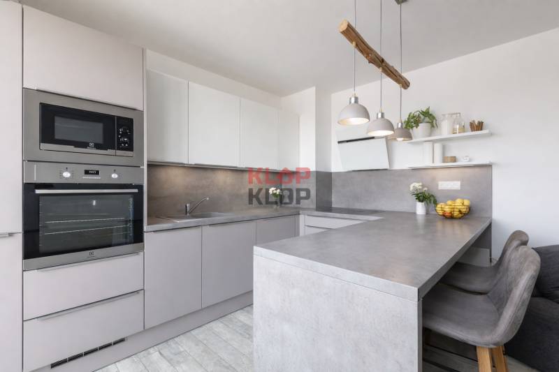 predaj 2 izbový byt terasa novostavba petržalka muchovo námestie novostavba klimatizácia parking moderný nadštandard realitná kancelária klopklop klop klop