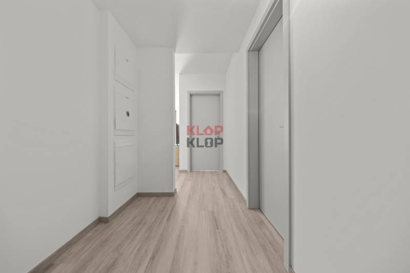 Kúpte si MODERNÝ, PRIESTRANNÝ 2i byt so ZASKLENOU LODŽIOU v ZWIRN 3