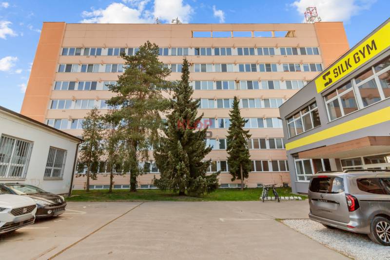 Kúpte si PRÍJEMNÝ 2i byt s PIVNICOU pri CENTRE, KOMPLETNÁ REKON.